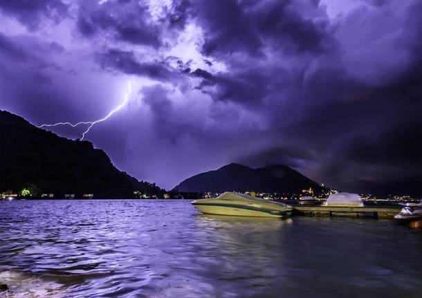 Fulmini sul lago Ceresio