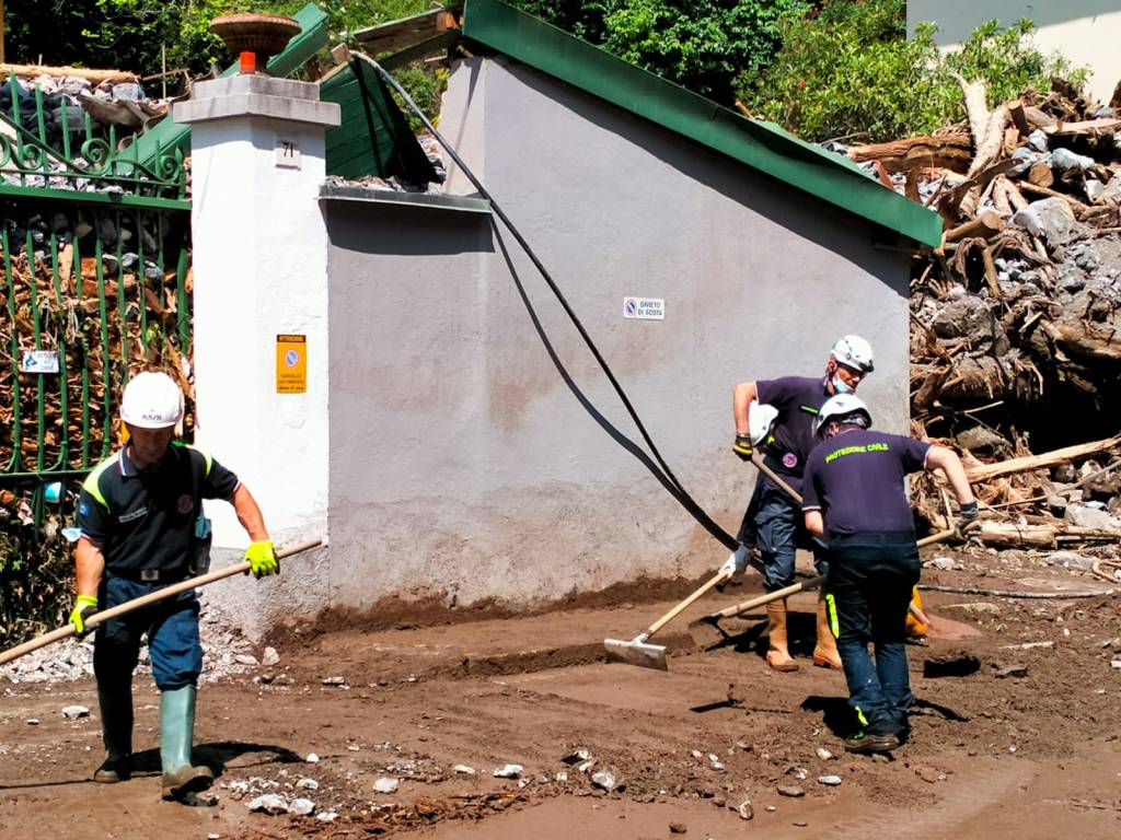 Protezione civile di Legnano in soccorso delle popolazione alluvionate nel Comasco
