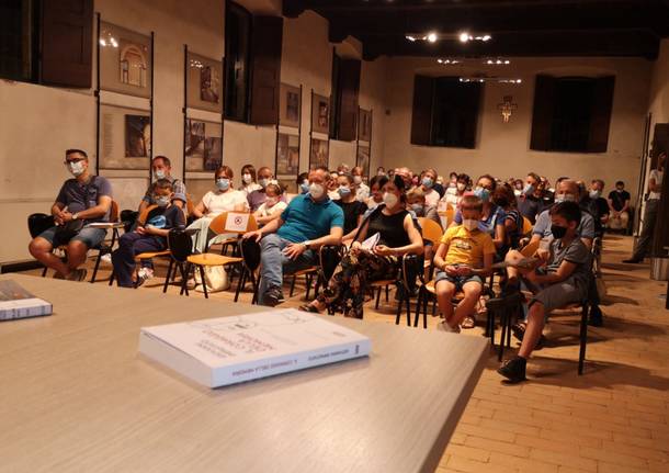 pubblico sala consiglio comunale lonate pozzolo