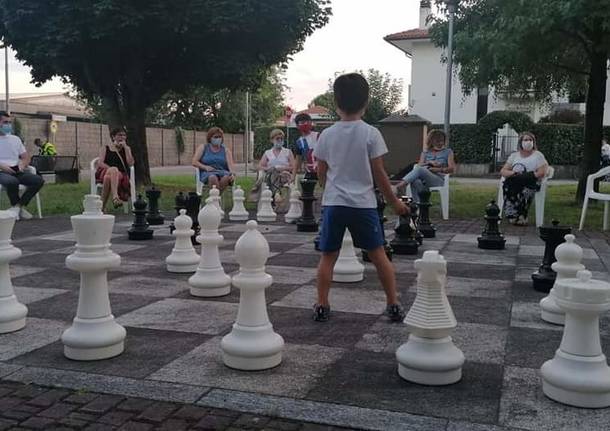 Scacchi speciali in piazza a Gorla Maggiore