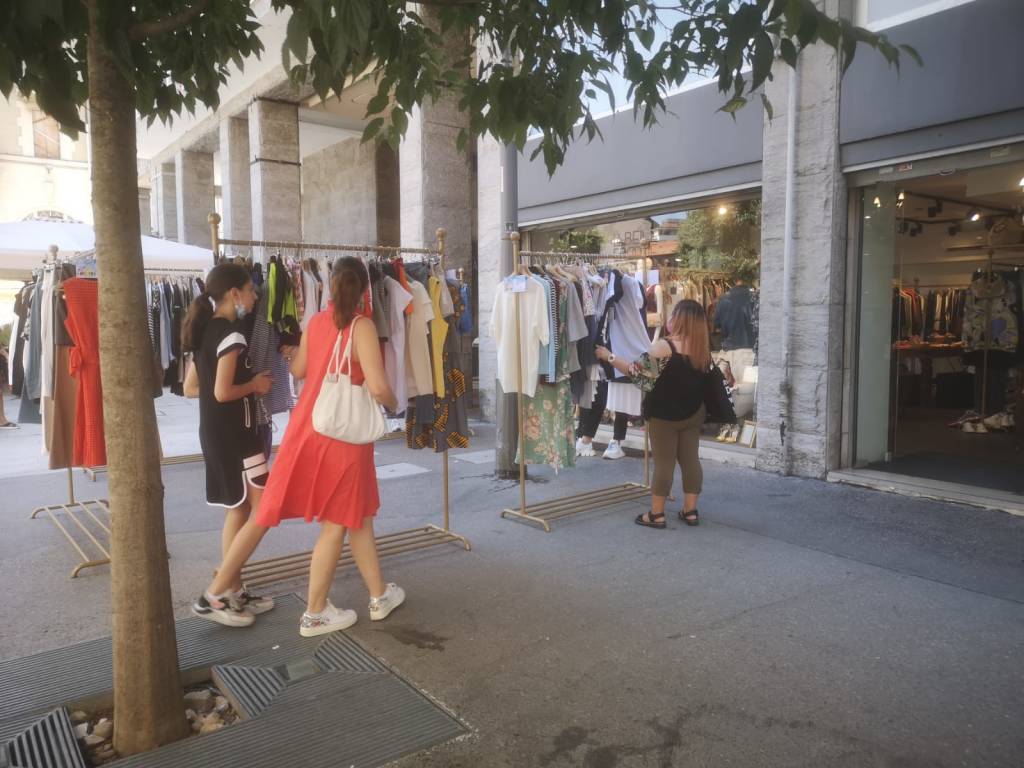 Shopping all'aperto a Legnano