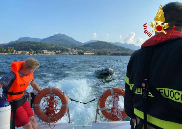 I Vigili del Fuoco soccorrono due turisti a largo del Maggiore