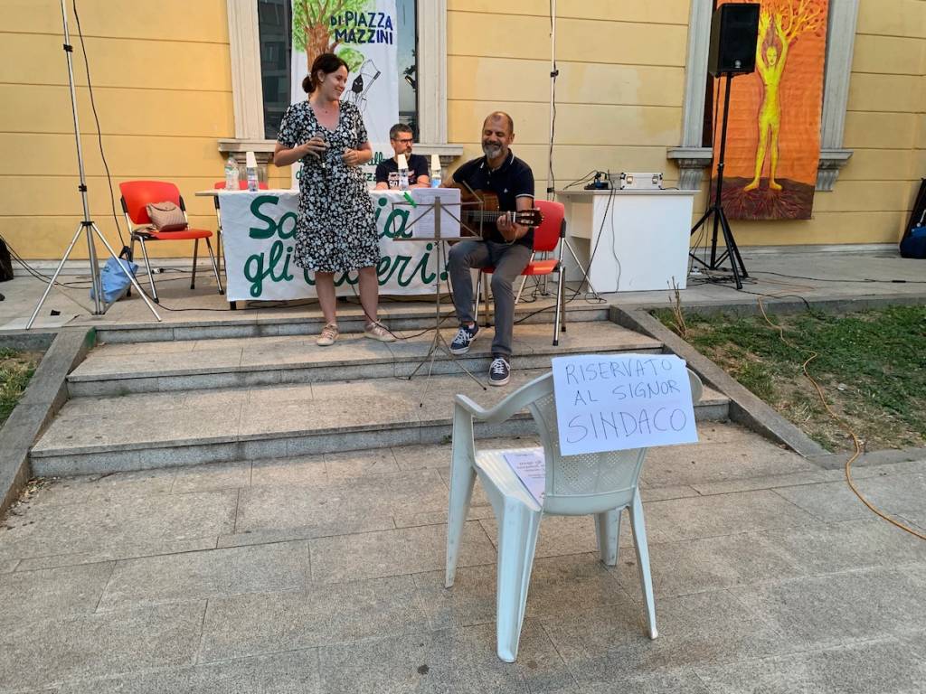 Tradate - Serata pubblica per salvare gli alberi di piazza Mazzini