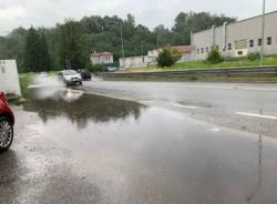 Via Peschiera a Varese, allagamenti e traffico rallentato