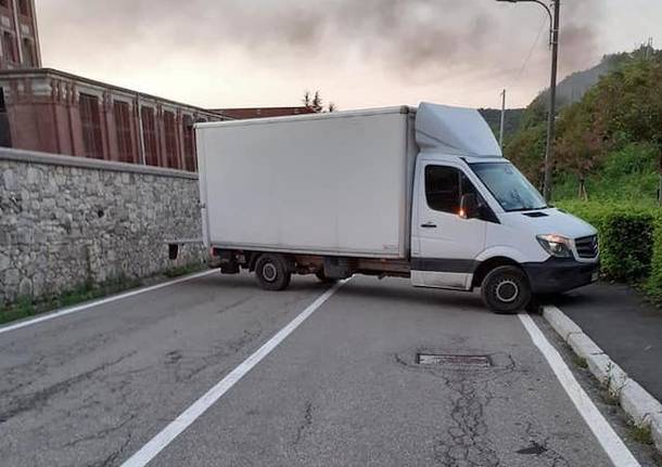 Colpo nella notte in azienda a Varano Borghi