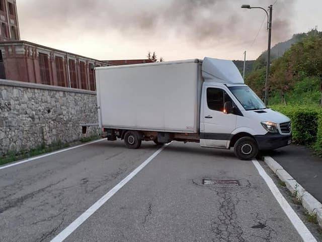 Colpo nella notte in azienda a Varano Borghi