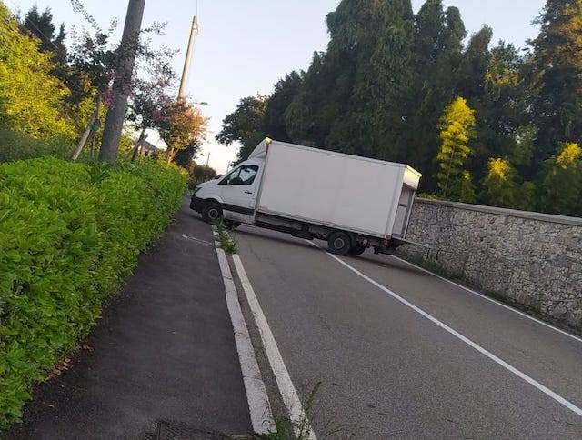 Colpo nella notte in azienda a Varano Borghi