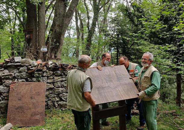 Gli amici del Campo dei Fiori ripuliscono i sentieri 