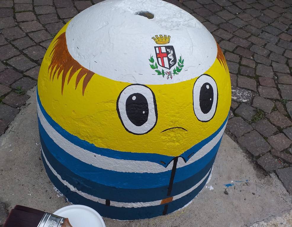 I personaggi sui "panettoni" di cemento a Samarate
