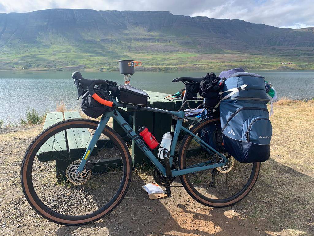 Il legnanese Andrea Maggioni in viaggio in bici alle Isole Fær Øer e in Islanda