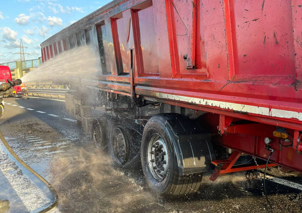 incendio autoarticolato a4