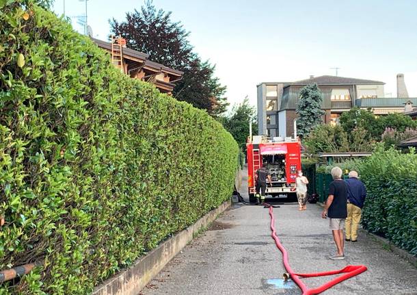 INcendio in una abitazione a Bizzozero, Varese - 1 agosto 2021