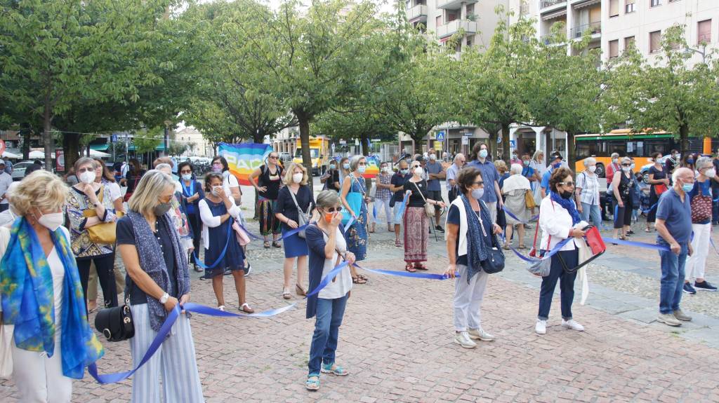 "Non vi lasceremo sole". Da Saronno la marcia a sostegno delle donne afghane