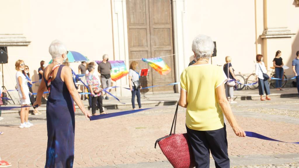 "Non vi lasceremo sole". Da Saronno la marcia a sostegno delle donne afghane
