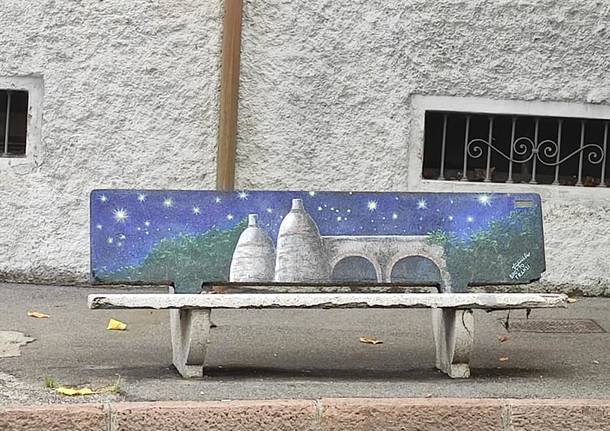 Le panchine decorate ad Arcisate