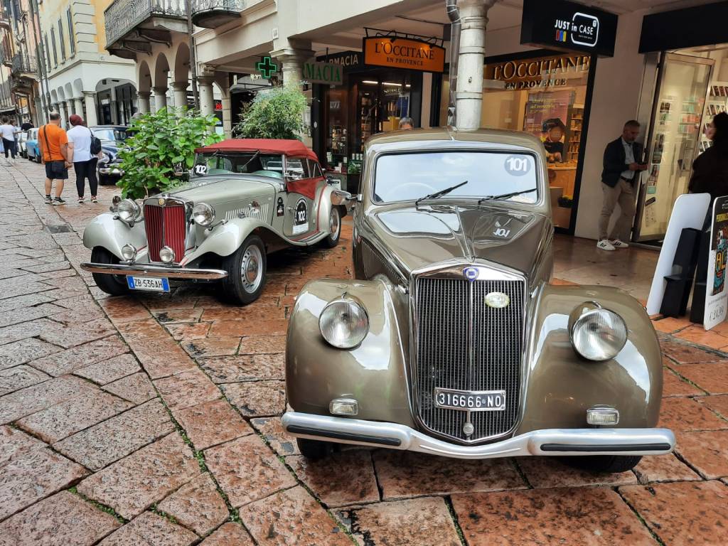 Auto d'epoca in corso Matteotti