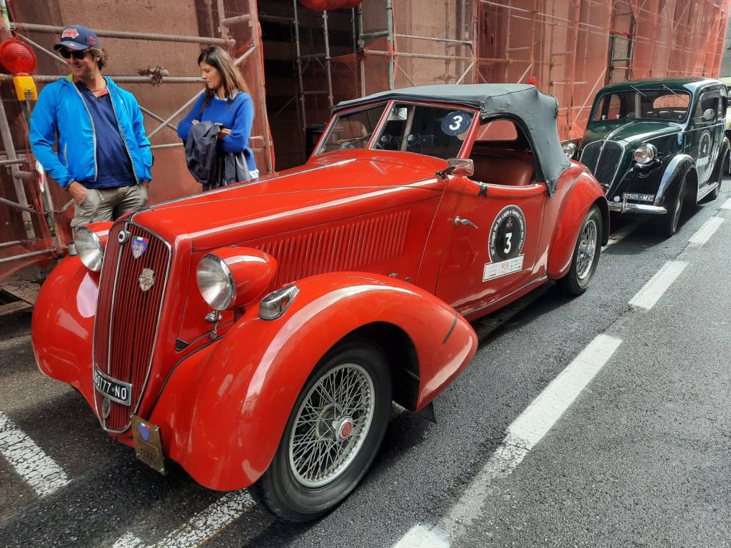 Auto d'epoca in corso Matteotti