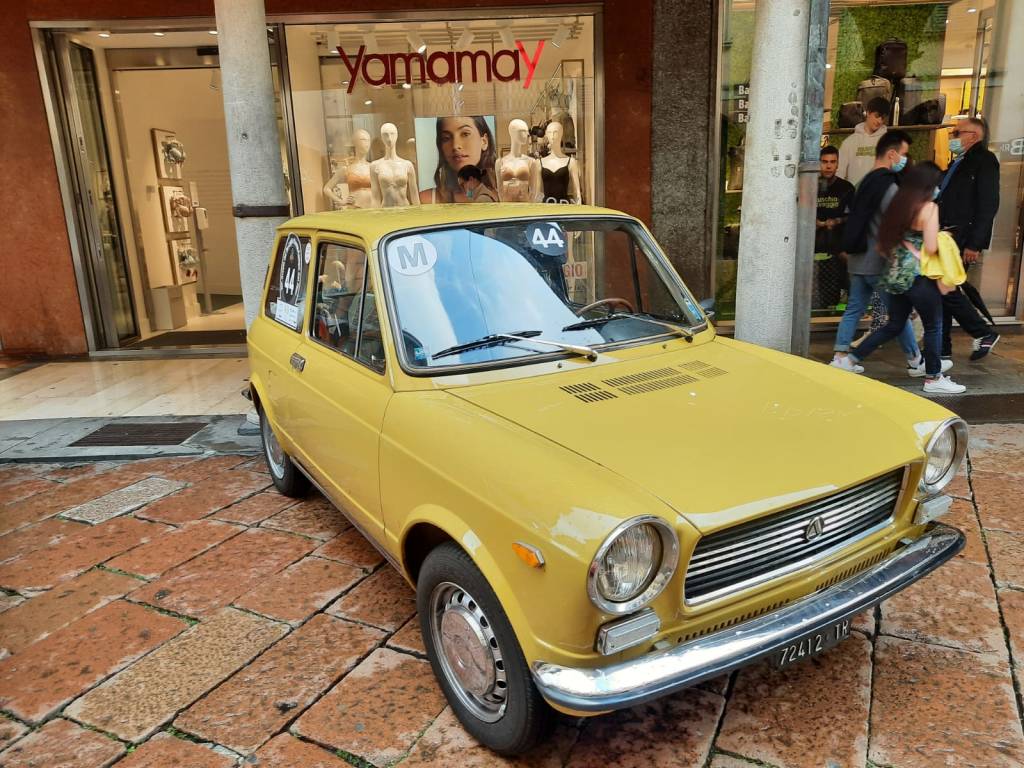 Auto d'epoca in corso Matteotti