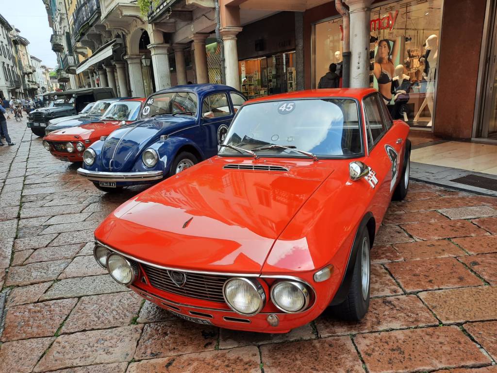 Auto d'epoca in corso Matteotti