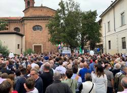 Bagno di folla per Giorgia Meloni a Busto Arsizio