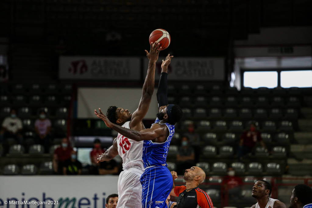 Supercoppa: Openjobmetis Varese - Banco Sardegna Sassari 82-92