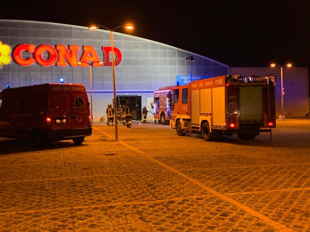Incendio al Conad di Angera