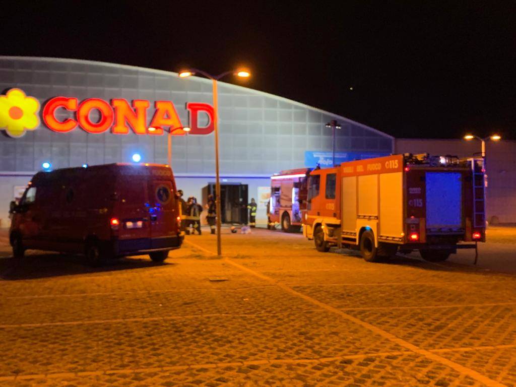 Incendio al Conad di Angera