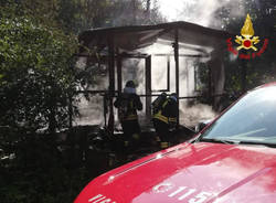 Incendio di una baracca a Buguggiate