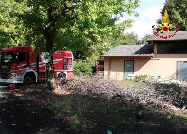 Incendio di una baracca a Buguggiate