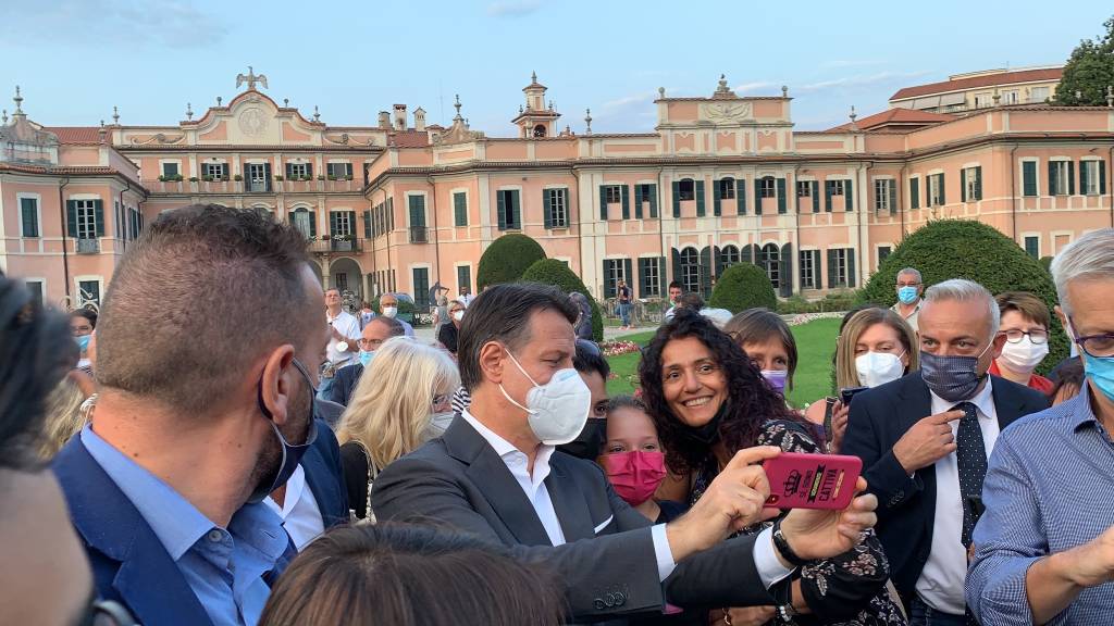 Giuseppe Conte ai giardini Estensi 