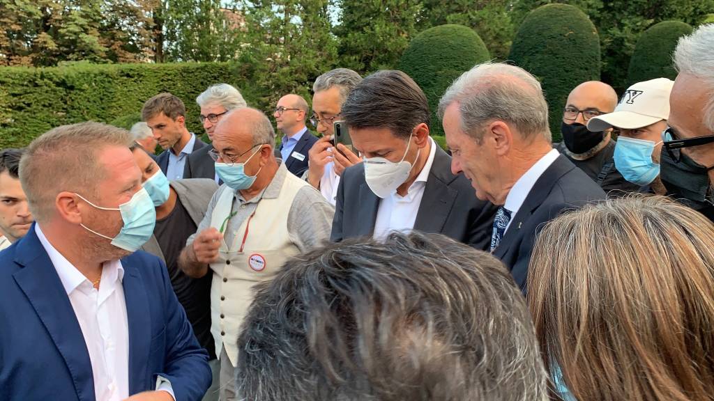 Giuseppe Conte ai giardini Estensi 
