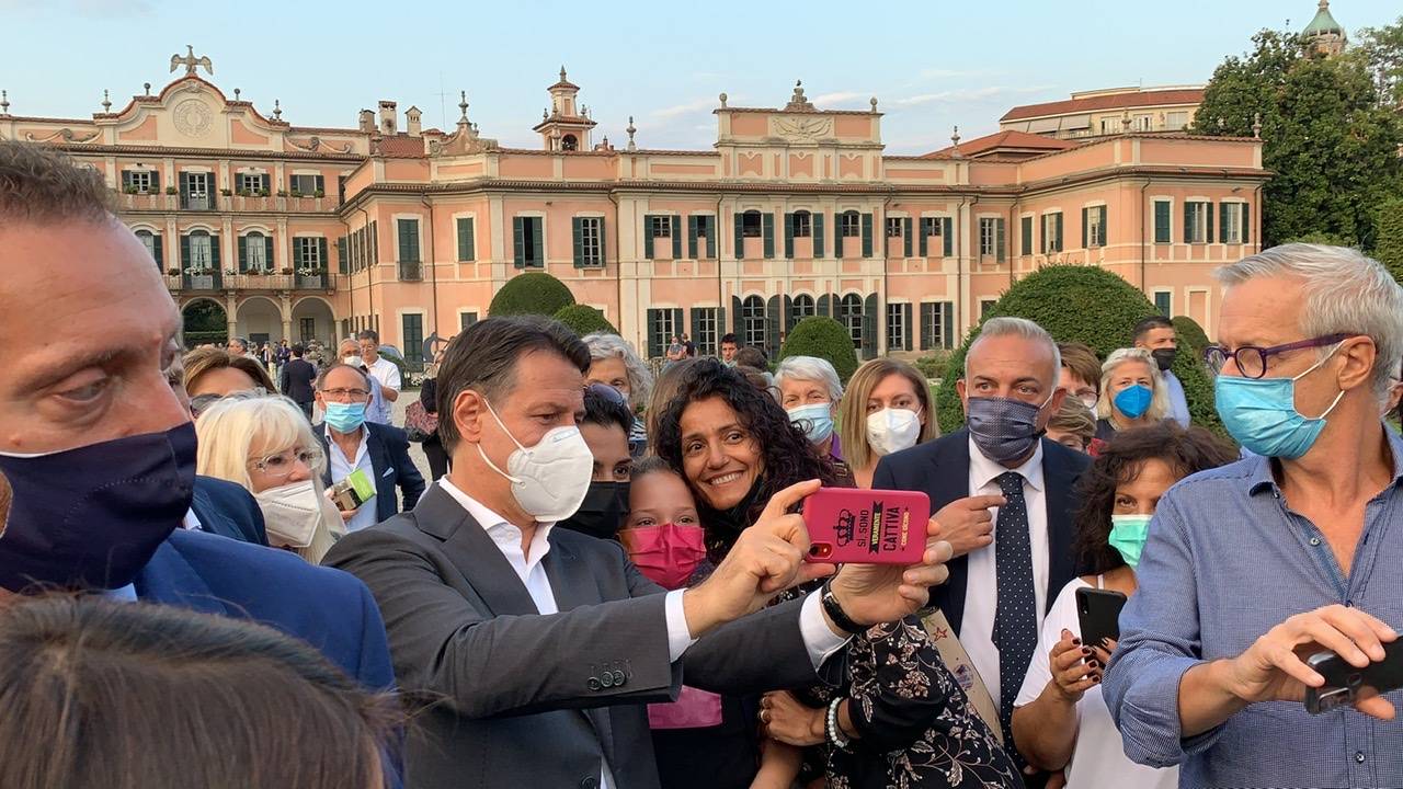 Giuseppe Conte ai giardini Estensi 