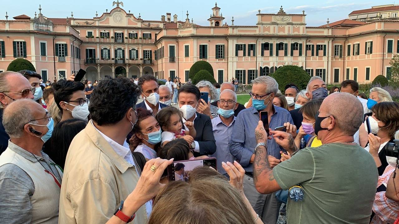 Giuseppe Conte ai giardini Estensi 