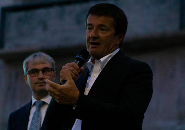 I sindaci di Lombardia in piazza a Varese per sostenere il sindaco Galimberti