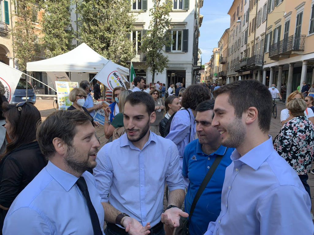 La lega si presenta in piazza podestà