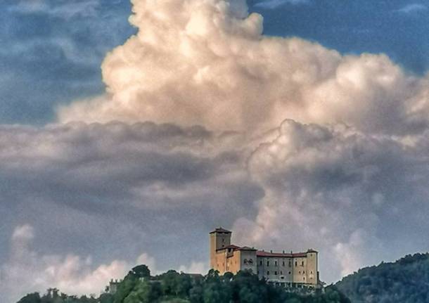 La "Sfinge" sopra la Rocca di Angera
