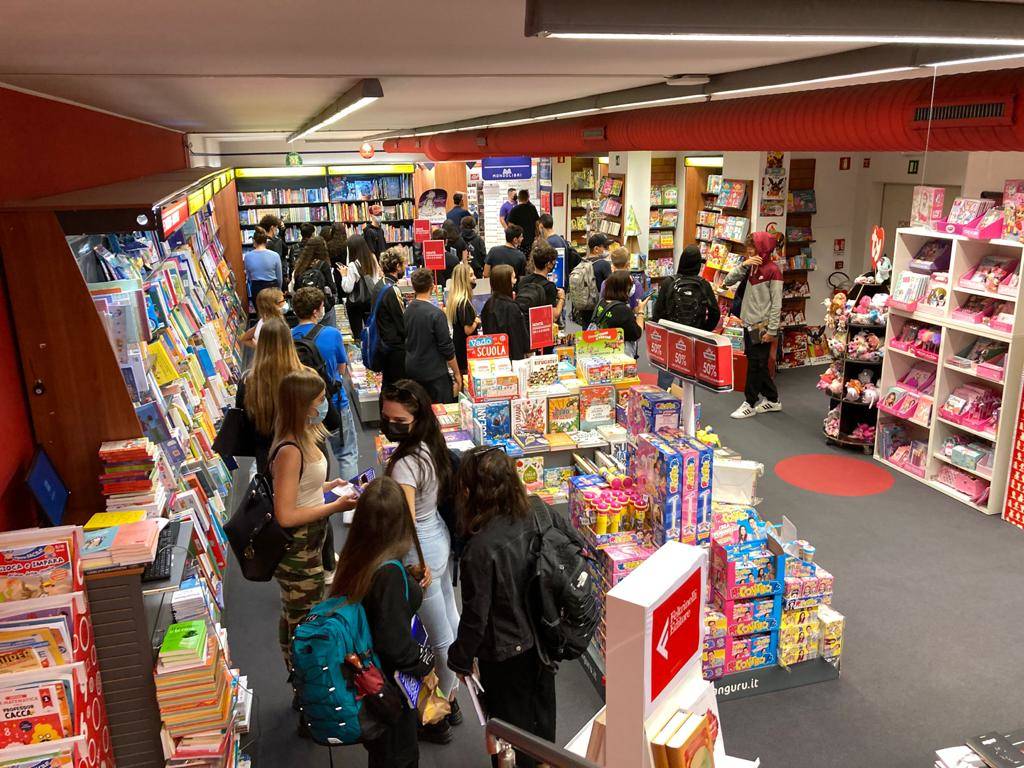 Massimo Pericolo al Mondadori Store di Varese 