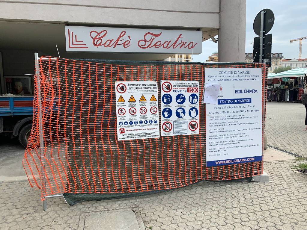 Nel teatro Apollonio in ristrutturazione