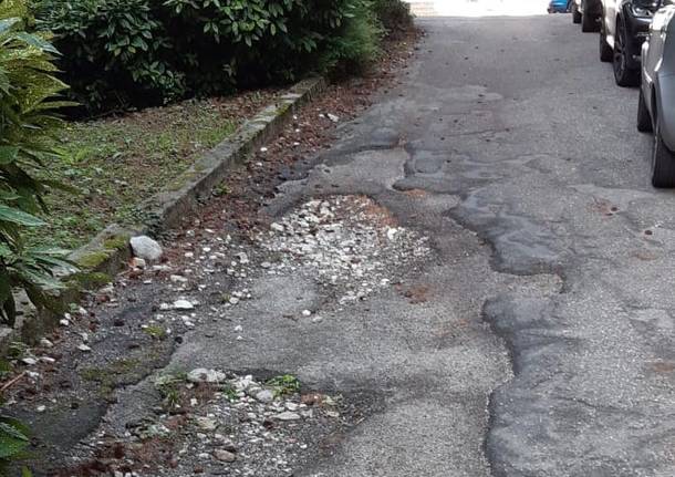 ospedale di velate . strade sconnesse