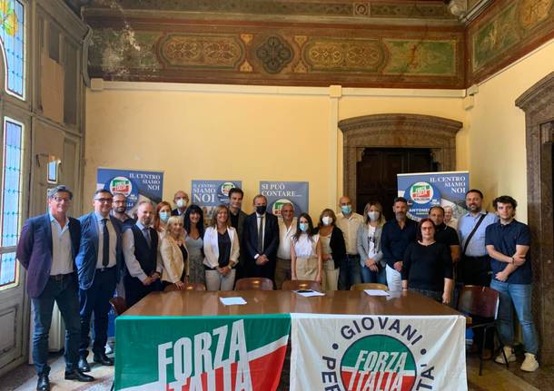 presentazione lista forza italia busto arsizio