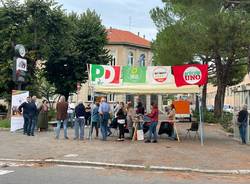 Sanità pubblica e sociale: al gazebo di Cislago in Comune il consigliere regionale Samuele Astuti