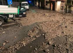 Sassi e detriti sulla strada a Cittiglio