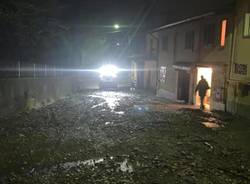 Sassi e detriti sulla strada a Cittiglio