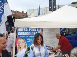 Sfilata di "big" al mercato di Nerviano per le elezioni