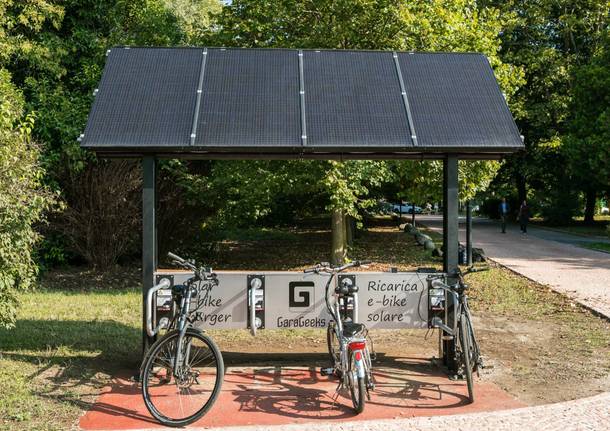 La stazione di ricarica per e-bike e smartphone debutta alla Schiranna di  Varese