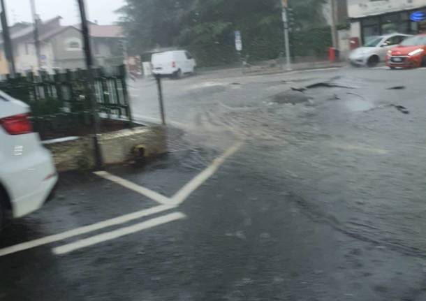 Strada allagata a Cavaria con Premezzo