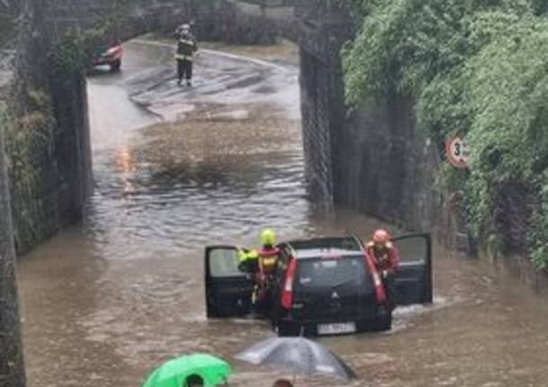 Strade allagate e disagi, il maltempo investe il Varesotto