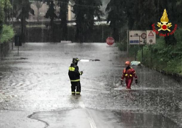 Strade allagate e disagi, il maltempo investe il Varesotto