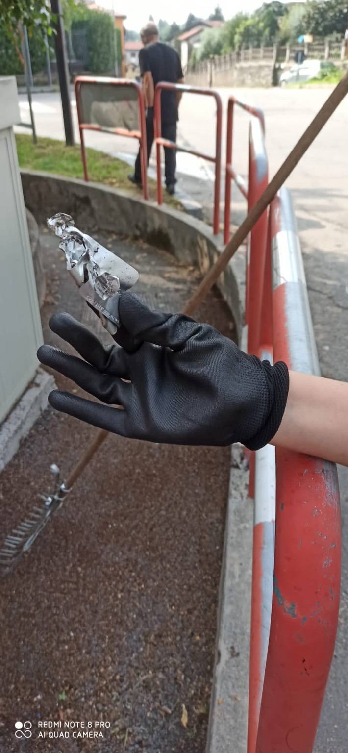 Studenti fuori dalla scuola Marconi