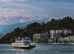 Traghetto in arrivo a Laveno Mombello 